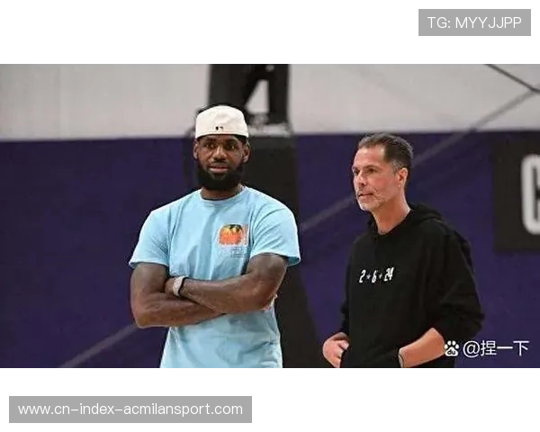 詹姆斯赛后陪同小球员回家，一幕温情被传为经典